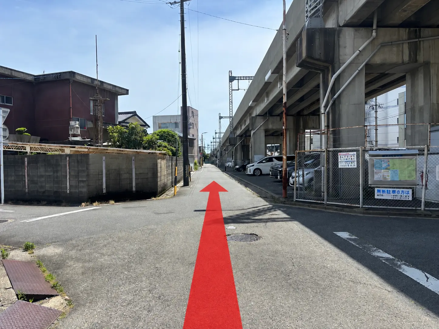1つ目の十字路を直進