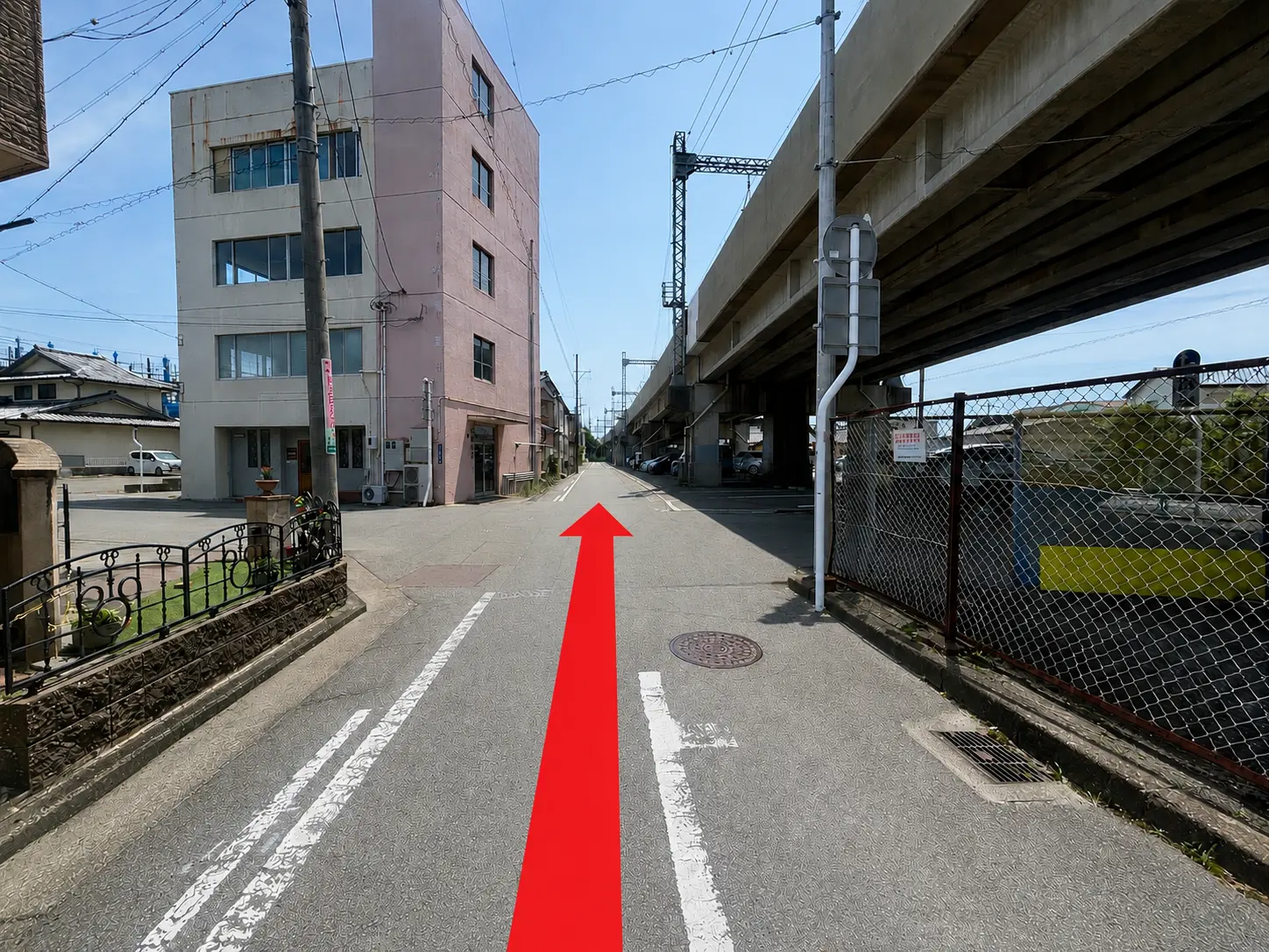 2つ目の十字路を直進
